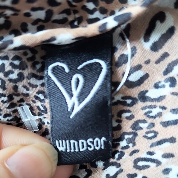 Windsor Size Small Cold Shoulder Open Sleeve Animal Print Peplum Top Shirt - Picture 9 of 10